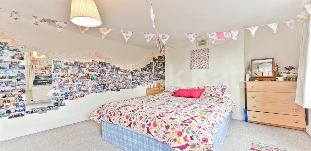 			NEW INSTRUCTION , 4 Bedroom, 2 bath, 1 reception Terraced House			 Henshaw Street, Borough/Elephant and Castle